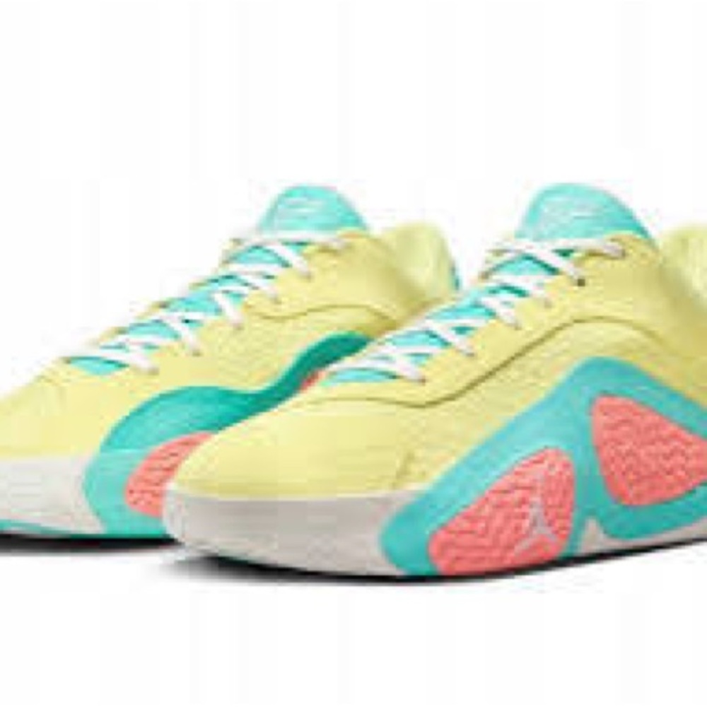 Men’s Jordans “Lemonade” Sneakers